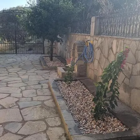 Apt - Sleeps 4 - Pets Ok - Parking - Balcony Apartman