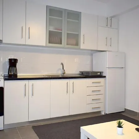 Apt - Sleeps 4 - Pets Ok - Parking - Balcony *