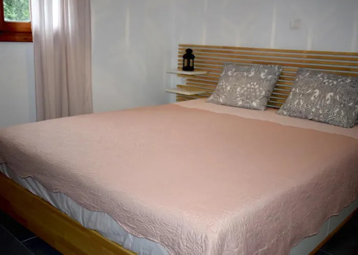 Apartment - Sleeps 4 - Pets Ok - Parking - Balcony *