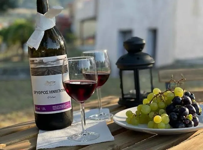 - Sleeps 4 - Pets Ok - Parking - Balcony