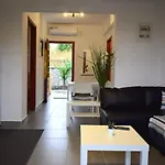 Apartment - Sleeps 4 - Pets Ok - Parking - Balcony