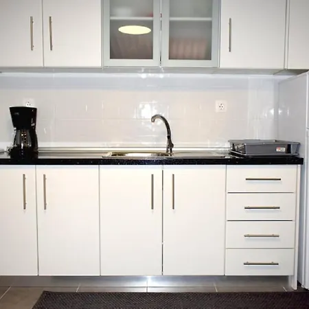 Apt - Sleeps 4 - Pets Ok - Parking - Balcony Апартаменты Айос-Николаос