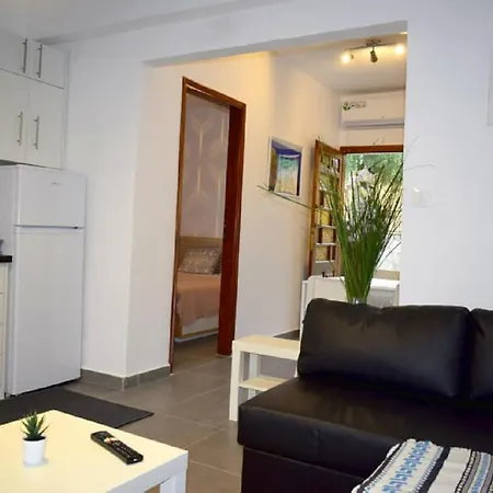 Apt - Sleeps 4 - Pets Ok - Parking - Balcony