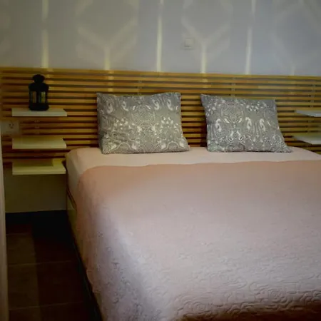 Apt - Sleeps 4 - Pets Ok - Parking - Balcony Апартаменты Айос-Николаос