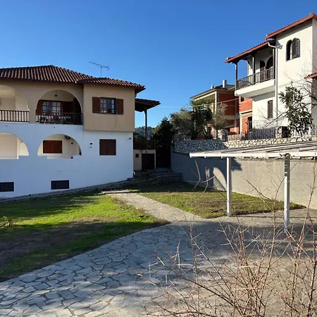 Apt - Sleeps 4 - Pets Ok - Parking - Balcony Айос-Николаос