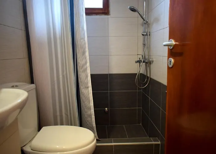 - Sleeps 4 - Pets Ok - Parking - Balcony * Айос-Николаос
