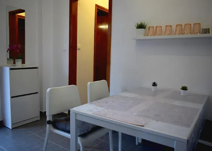 - Sleeps 4 - Pets Ok - Parking - Balcony Апартаменты Айос-Николаос